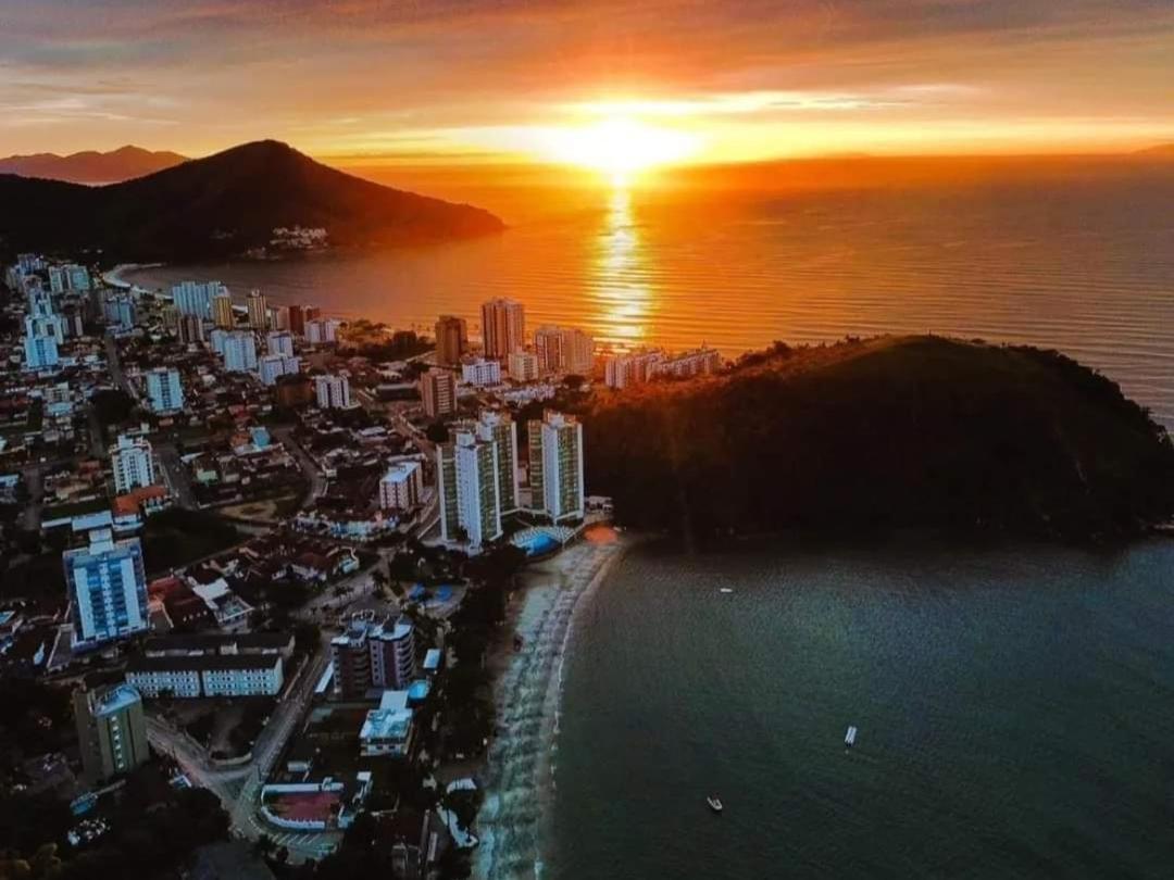 Apartamento Dona Frida Prainha Com Wifi Pe Na Areia Caraguatatuba Buitenkant foto